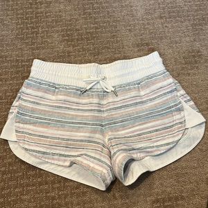 Rare athleta striped dolphin short